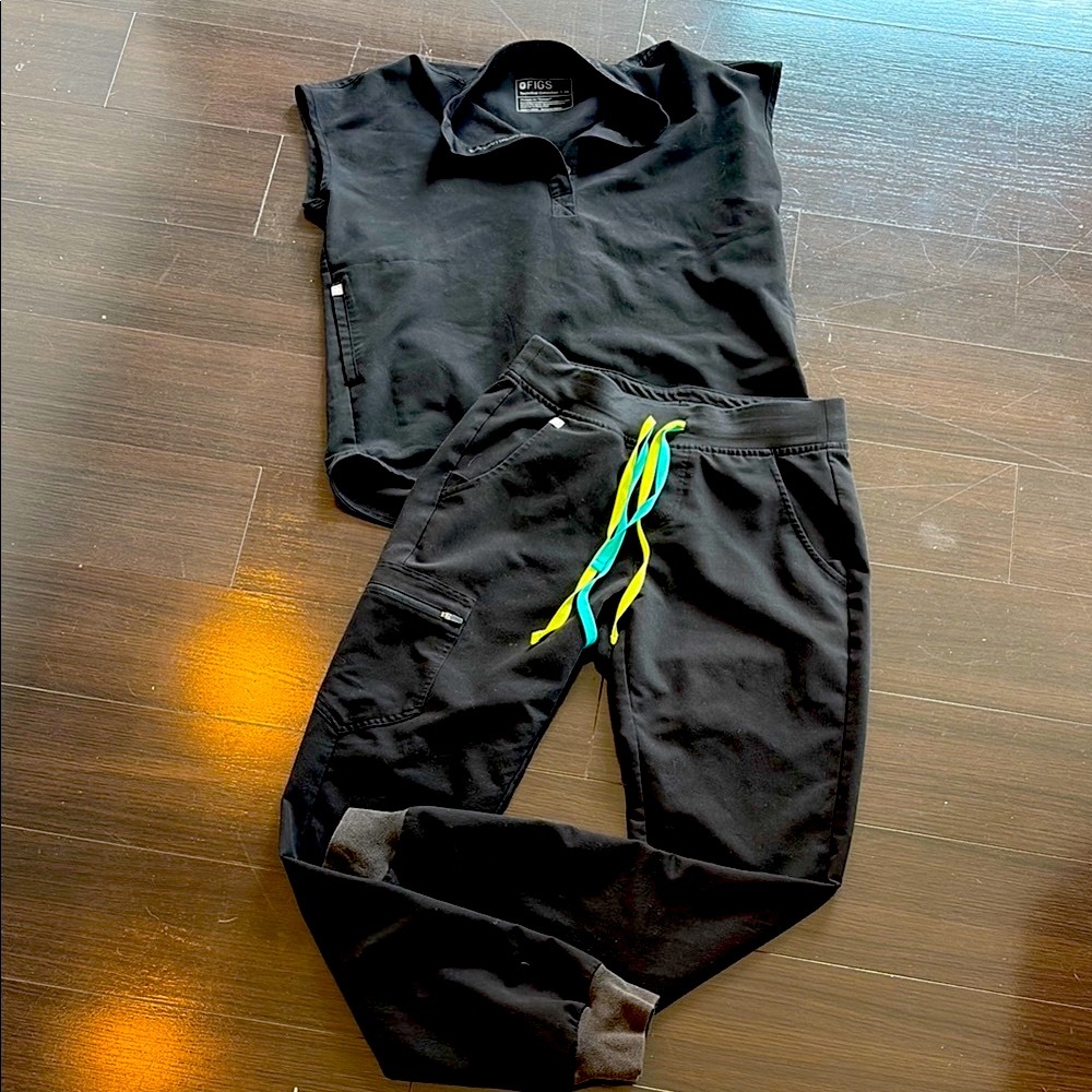 Women’s black scrubs set
